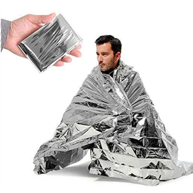 Emergent Blanket Mylar Thermal - مراجعة First Aid Bag Kit وسعره