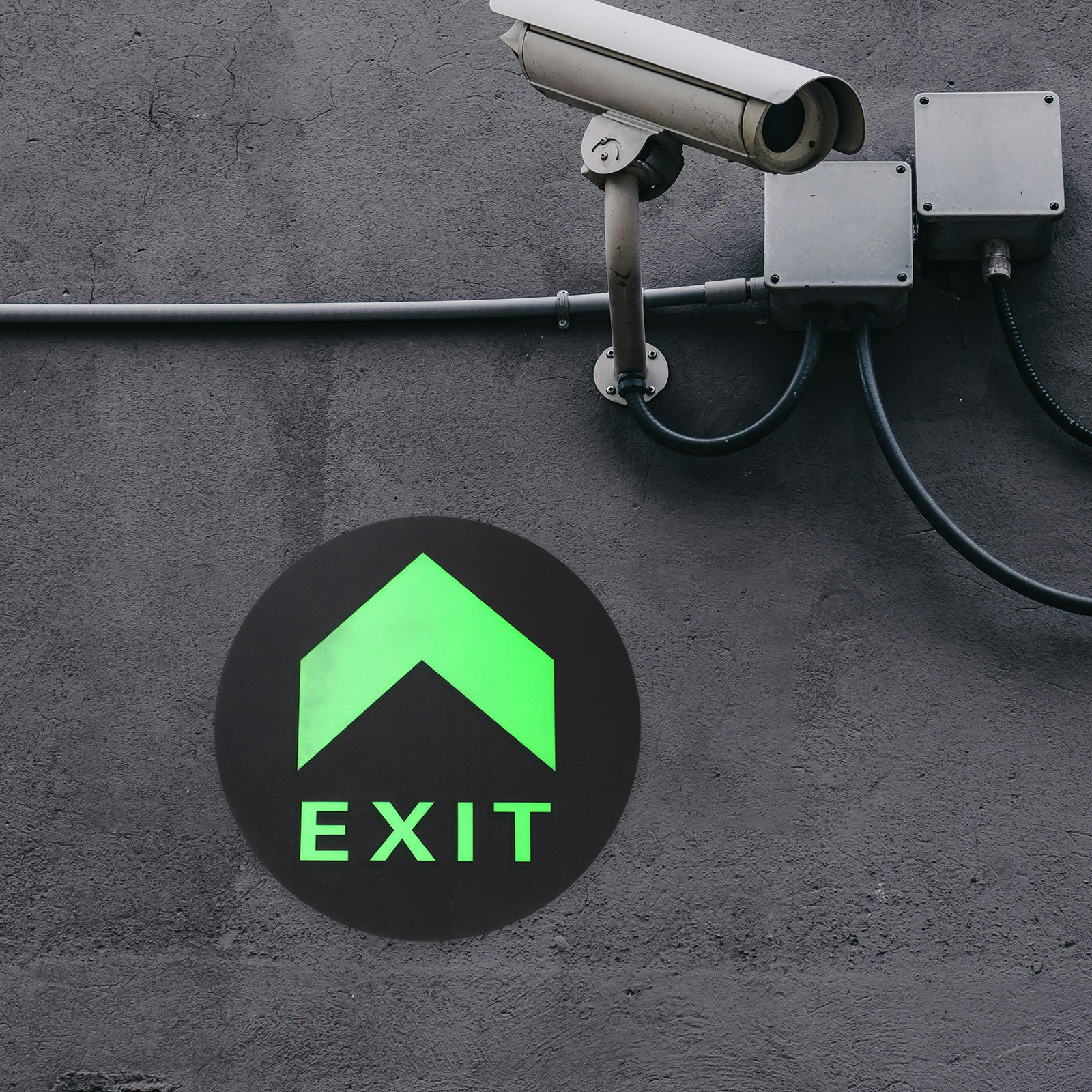 5Pcs Exit Sign Stickers Night  - مراجعة Emergency Exit Sign وسعره